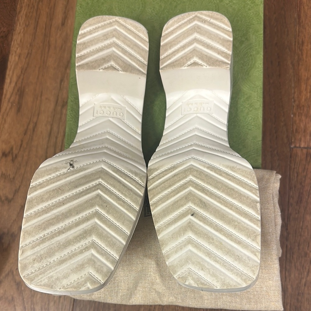 Gucci Glossy White Block Heel Sandals - Picture 3 of 8